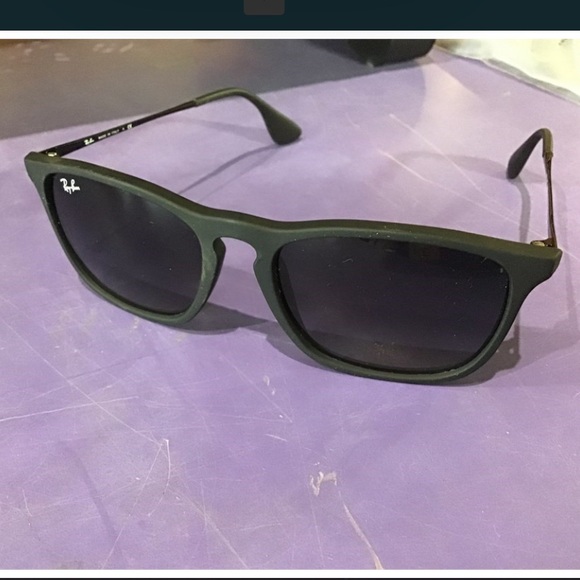 ❗️SOLD ❗️MATTE BLACK UNISEX RAYBANS - Picture 3 of 3